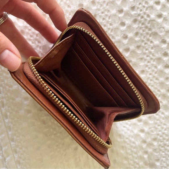 Ellen Tracy Brown Faux Leather Wallet - Picture 3 of 7